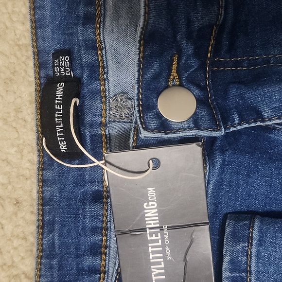 Pretty Little Thing Jeans - Picture 2 of 3